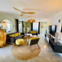 LUXURY MODERN apartment - Excellent location 50m from the beach, restaurants, bars, shops