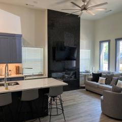 Perfectly located 2 bed/2 full bathroom/1 sofa bed