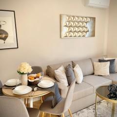 Business & Family Apartment for 6 Guests with Free Parking