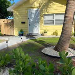Mango Beach Retreat 3 Bedroom Fenced Backyard Patio Grill Firepit