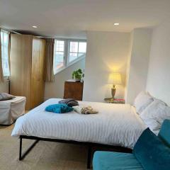 CB53 Tower Bridge Townhouse 2 bathrooms & Free parking