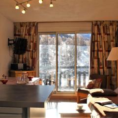 Appartement 2P 5 couchages à Risoul – Ski, Tennis, Piscine - FR-1-330-545