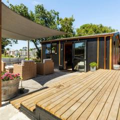 Stylish hideaway on High st Carterton