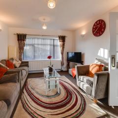 3 Bedroom Home l Free Parking l 5 Guests l Contractor Stays l Family Stays I