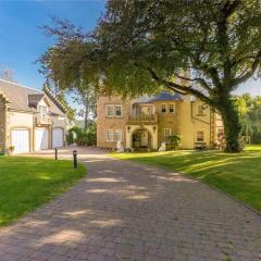 Superb 5 bedroom Villa 16 mins from City Centre