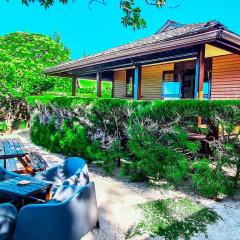 MOOREA - The Golden Reef Bungalow Bora Bora