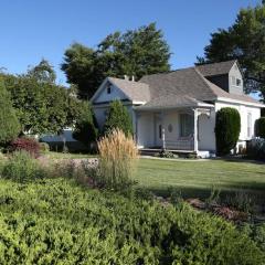 Updated Cottage 3 Bedroom Home With Game Room