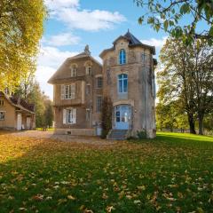 Majestic villa in Pouru Saint Remy with garden