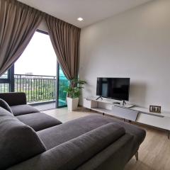 3 bedrooms condo with pools, gym, wifi & washer