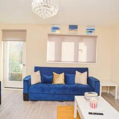 London's Calling U! A Lovely 2 BedHome Sleeps 1-5!