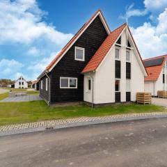 Holiday home near beach Gorishoek with sauna and bubble bath