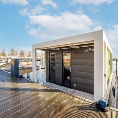 Inviting houseboat in Volendam with shared pool