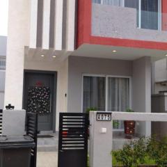2 Bedroom Duplex House - 3 Bathrooms, Balcony , Kitchen, Living Room, - 24 7 Security, Gated, Gym, Pool, Wifi, DSTV,