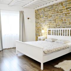 R Cottage Jacuzzival