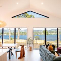 Luxurious Waterfront home in the North of Hobart
