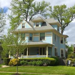 3 - 4 Bdrm Victorian Beach House