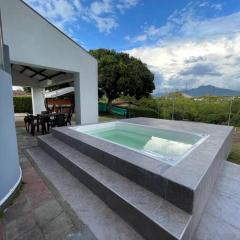 Casa de lujo campestre con jacuzzi