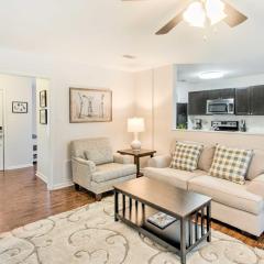 Bright Hinesville Home, 43 Mi to Savannah!