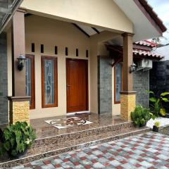 Omah Pikatan Homestay