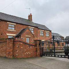 Woodbine Cottage-PART OF ALTON COTTAGES