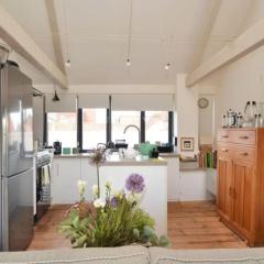 Contractor and Family friendly Grade II townhouse- 3 bedrooms- free parking