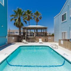 Affordable family condo -walking distance to beach by Mustang Island, Sleeps Four, 2025 Traveler Award