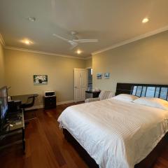 Lucky room, A comfortable bedroom with private bathroom close to YVR Richmond