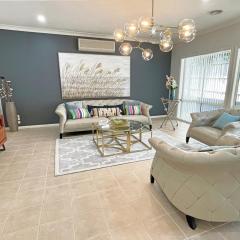 Spacious 5BR House in Hallam near Bunjil Place