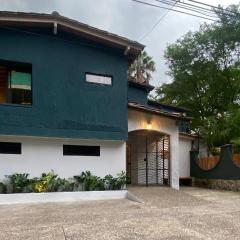 Hostal Casa Mosaiko Patio Bonito Poblado