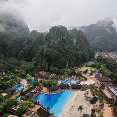 Cozy Suite with 270 Degree Mountain and Theme Park Views