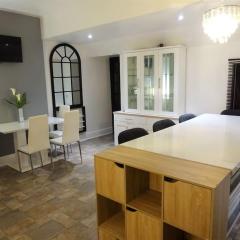 Beautiful Family Apartment Available Central Wigan I Free Parking I Sleeps 6 I