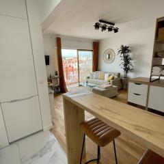 Superb top floor studio, Biarritz center.