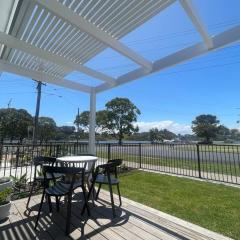 Quarterdeck Lakes Entrance 2br *Waterfront* Apartment