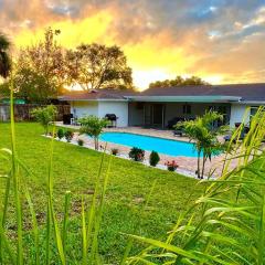 Heated Pool, Pet friendly,Dunedin Beach Gem