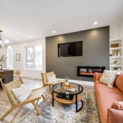 ✦Chic Haven✦3BR Near DT & WEM, King Bed, Trails, Fast Wifi, Sleeps 6!