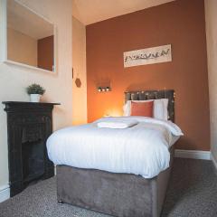 DIGS Cosy stay Coventry City Centre sleeps5 with FREE parking