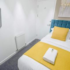 GF Apartment sleeps5 near Coventry City Centre with FREE SECURE gated parking