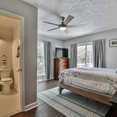 6 miles to downtown Asheville. Sleeps 5.