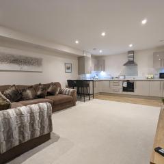 Stunning 2-Bed Apartment in Stevenage, Sleeps 5 with free Private Parking