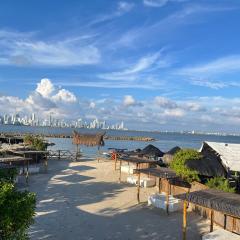 CABAÑA EN ISLA FRENTE A CARTAGENA