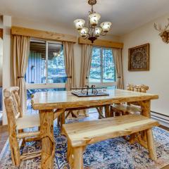Kick back in our mountain getaway! Nearby outdoor activities and more! condo