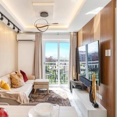 537 AMANI LUXURY SUITE, 4 Minutes to Airport, FAST WIFI, Free Netflix