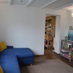 2-bedroom cottage in heart of St Ives w/ parking