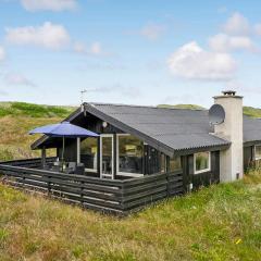 3 Bedroom Cozy Home In Hvide Sande