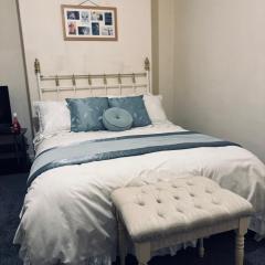 Centrally located Double Bedroom in Leeds