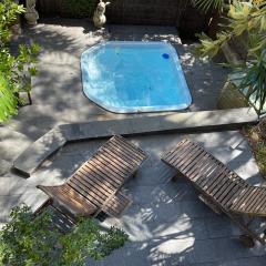 Harbord House - Ocean views, plunge pool, 2 bed, free-wi-fi, superb location