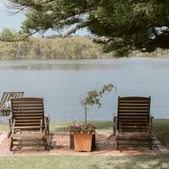 Black Swan Waterfront Motel