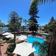 El Lago Waters Hotel