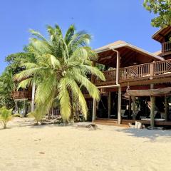 Reef Beach House - 2 Bedrooms and studio