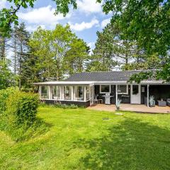 2 Bedroom Awesome Home In Farsø